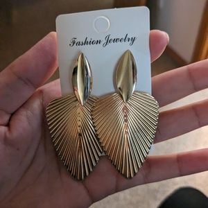 8 pairs of gold statement earrings